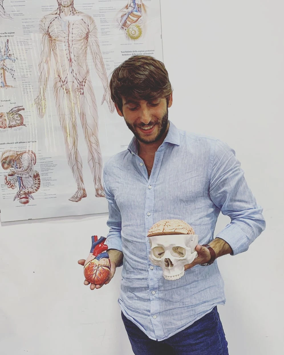 Matteo Ingardia con modelli anatomici